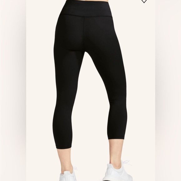 Peloton Woman’s Essential Capri - Picture 2 of 5